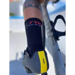 Calcetines Medianos Con Refuerzo Para Correr Fyke De Color Negro -Deporte Total Shop calcetines medianos con refuerzo para correr fyke de color negro 2