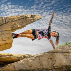 CAMISETA DE RUNNING #BROCHAZO Para MUJER - KAMUABU Multicolor 90grs -Deporte Total Shop camiseta de running brochazo para mujer kamuabu multicolor 90grs 3