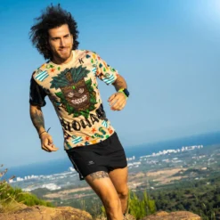 CAMISETA DE RUNNING #SANDBEACH Para HOMBRE - KAMUABU Color Arena 90grs -Deporte Total Shop camiseta de running sandbeach para hombre kamuabu color arena 90grs 3