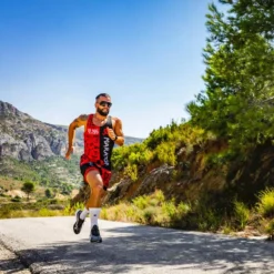 CAMISETA DE RUNNING #SOYMARATON Para HOMBRE - KAMUABU Roja/negra De Tirantes -Deporte Total Shop camiseta de running soymaraton para hombre kamuabu rojanegra de tirantes 3