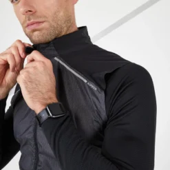 CHALECO RUNNING HOMBRE KIPRUN LIGHT NEGRO 9 CHALECO RUNNING HOMBRE KIPRUN LIGHT NEGRO -Deporte Total Shop chaleco running hombre kiprun light negro 4