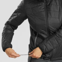 Chaqueta Acolchada Montaña Y Trekking Con Capucha Mujer Forclaz MT100 Negro -Deporte Total Shop chaqueta acolchada montaa y trekking con capucha mujer forclaz mt100 negro 2
