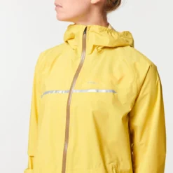Chaqueta Cortavientos Trail Running Impermeable Mujer Amarillo -Deporte Total Shop chaqueta cortavientos trail running impermeable mujer amarillo 1