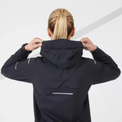 CHAQUETA DE RUNNING MUJER IMPERMEABLE CORTAVIENTO - KIPRUN RAIN+ NEGRO -Deporte Total Shop chaqueta de running mujer impermeable cortaviento kiprun rain negro 3