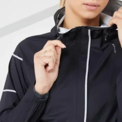 CHAQUETA DE RUNNING MUJER IMPERMEABLE CORTAVIENTO - KIPRUN RAIN+ NEGRO -Deporte Total Shop chaqueta de running mujer impermeable cortaviento kiprun rain negro 4