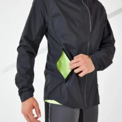 CHAQUETA RUNNING HOMBRE IMPERMEABLE CORTAVIENTO - KIPRUN RAIN+ NEGRO 9 CHAQUETA RUNNING HOMBRE IMPERMEABLE CORTAVIENTO - KIPRUN RAIN+ NEGRO -Deporte Total Shop chaqueta running hombre impermeable cortaviento kiprun rain negro 3