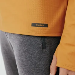 Kalenji Sudadera Running Hombre Manga Larga Cálida Warm 500 Ocre 10 Kalenji Sudadera Running Hombre Manga Larga Cálida Warm 500 Ocre -Deporte Total Shop sudadera running hombre manga larga calida warm 500 ocre 4